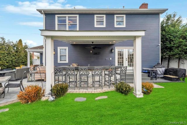 14 W Chestnut Street, Farmingdale, NY 11735