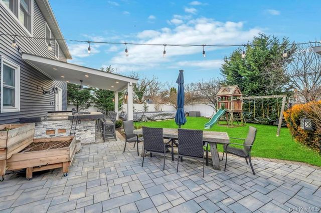 14 W Chestnut Street, Farmingdale, NY 11735