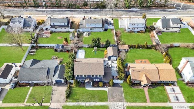 14 W Chestnut Street, Farmingdale, NY 11735