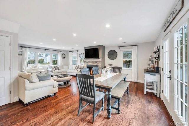 14 W Chestnut Street, Farmingdale, NY 11735