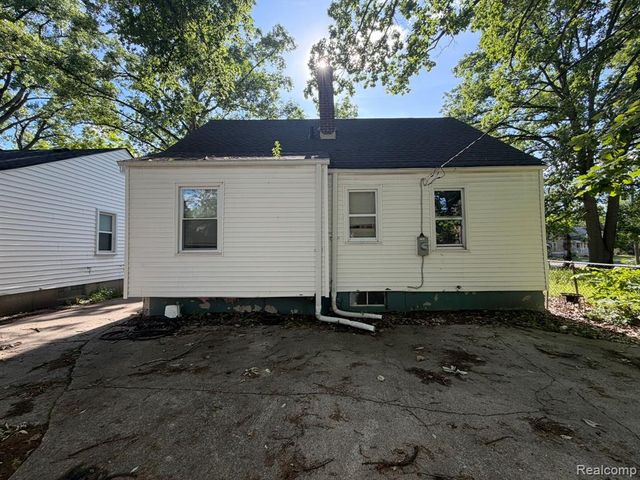 19492 Biltmore Street, Detroit, MI 48235