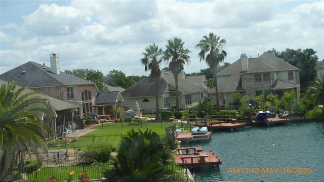 10142 Lazy Lagoon, Houston, TX 77065