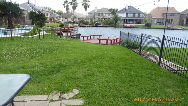 10142 Lazy Lagoon, Houston, TX 77065