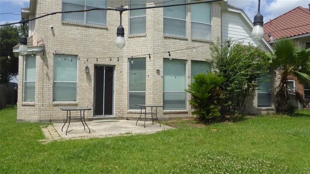 10142 Lazy Lagoon, Houston, TX 77065