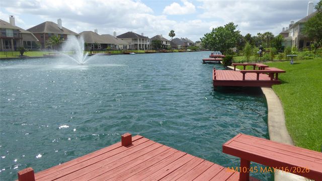 10142 Lazy Lagoon, Houston, TX 77065