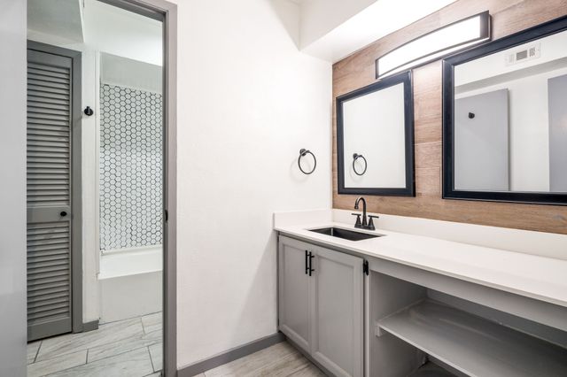 3913 Inwood Road 2006, Dallas, TX 75209