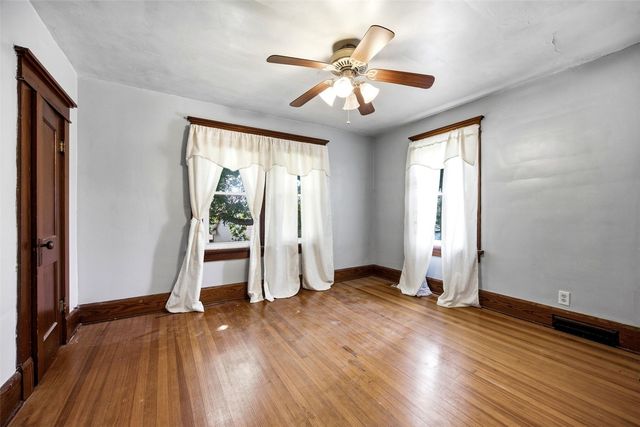 2261 Coldstream Avenue NE, Cedar Rapids, IA 52402