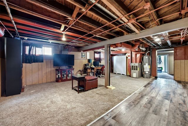 2261 Coldstream Avenue NE, Cedar Rapids, IA 52402