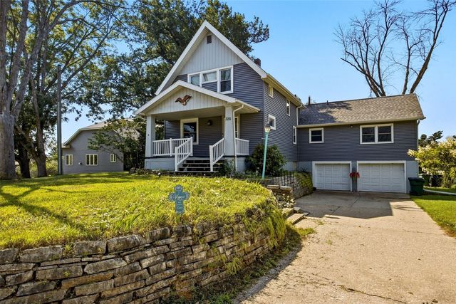 2261 Coldstream Avenue NE, Cedar Rapids, IA 52402