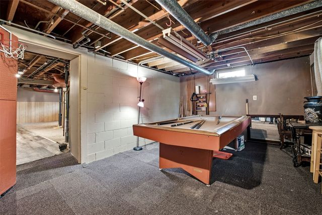 2261 Coldstream Avenue NE, Cedar Rapids, IA 52402