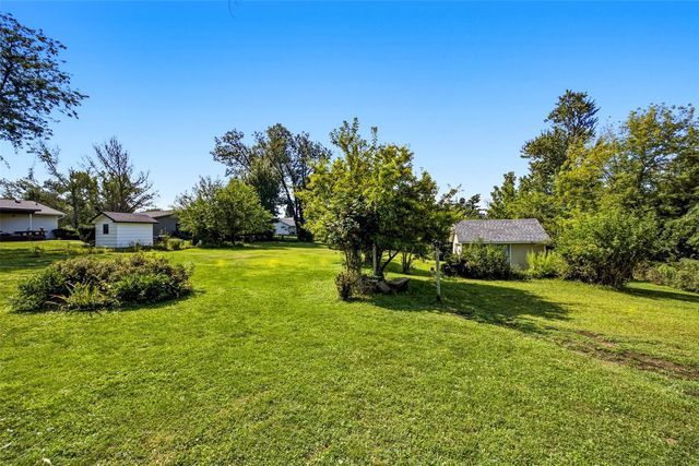 2261 Coldstream Avenue NE, Cedar Rapids, IA 52402
