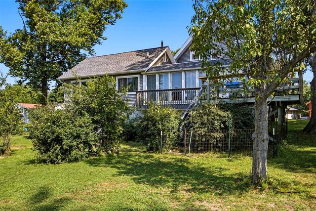 2261 Coldstream Avenue NE, Cedar Rapids, IA 52402