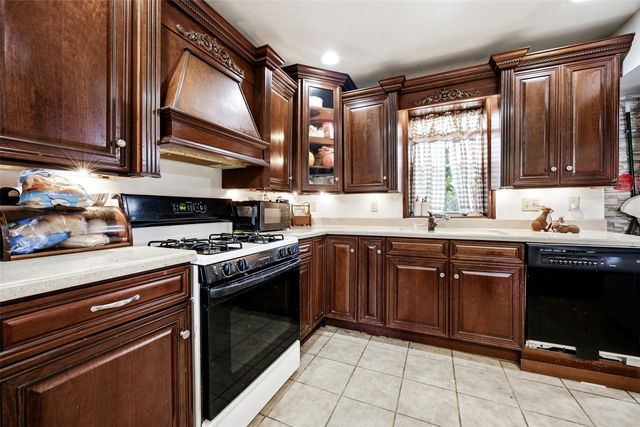 2261 Coldstream Avenue NE, Cedar Rapids, IA 52402