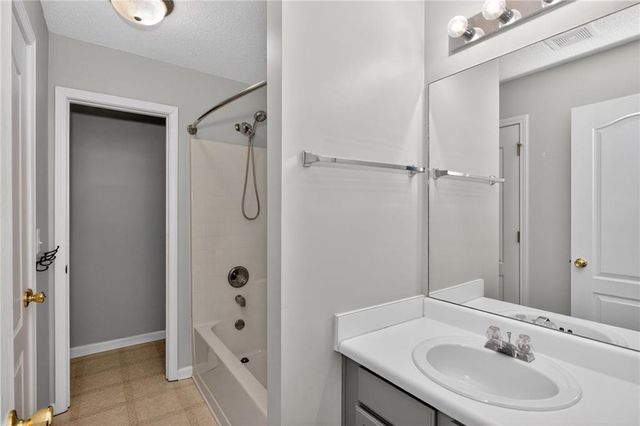 304 Fox Overlook, Woodstock, GA 30188