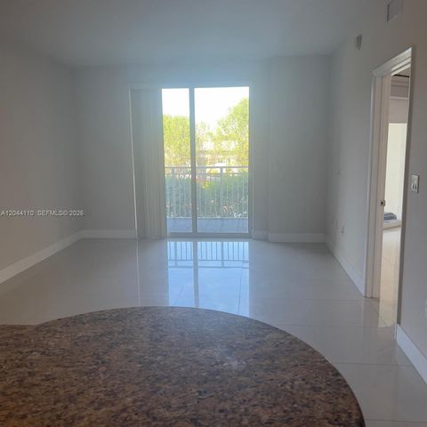 7280 SW 90th St 205, Miami, FL 33156