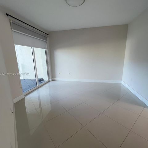 7280 SW 90th St 205, Miami, FL 33156