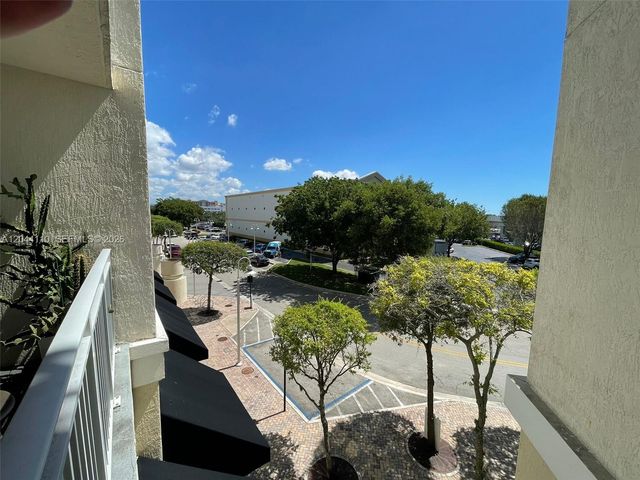 7280 SW 90th St 205, Miami, FL 33156