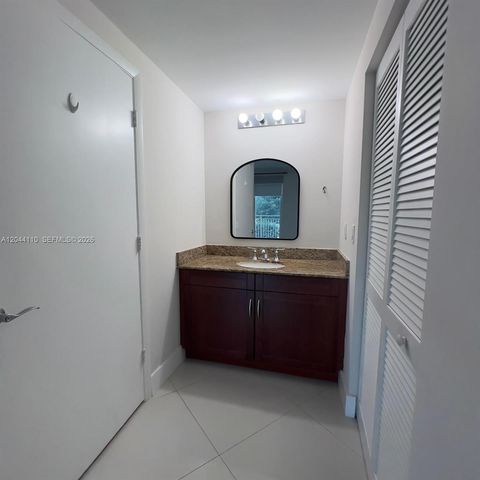 7280 SW 90th St 205, Miami, FL 33156