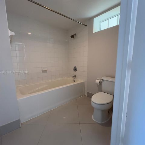 7280 SW 90th St 205, Miami, FL 33156