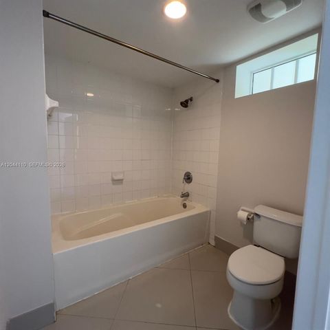 7280 SW 90th St 205, Miami, FL 33156