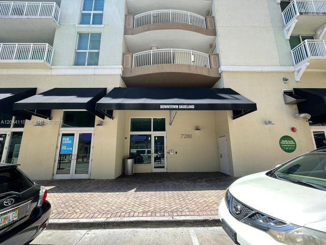 7280 SW 90th St 205, Miami, FL 33156