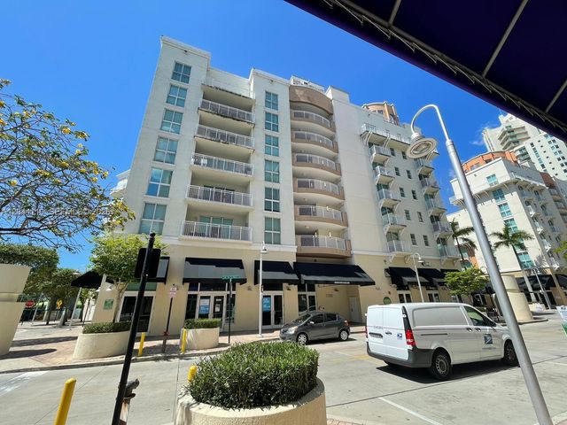 7280 SW 90th St 205, Miami, FL 33156