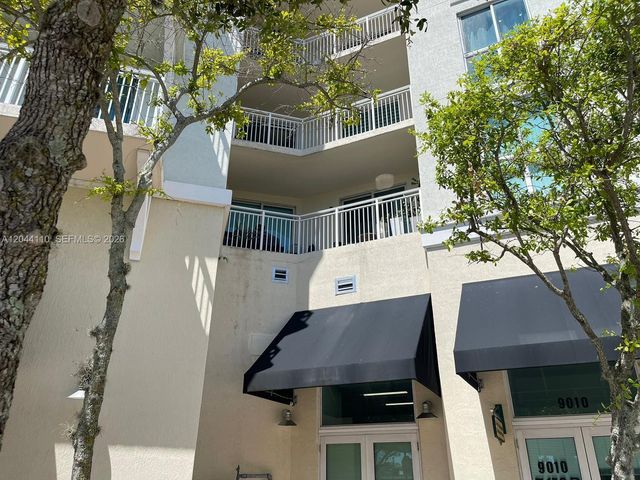 7280 SW 90th St 205, Miami, FL 33156