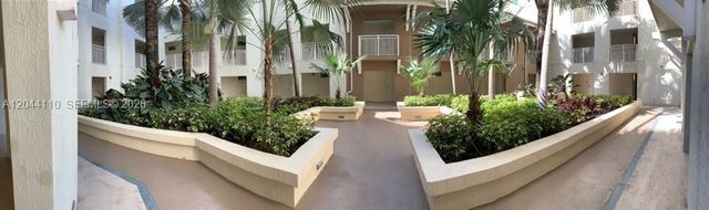 7280 SW 90th St 205, Miami, FL 33156