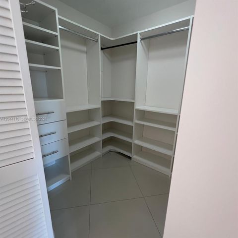 7280 SW 90th St 205, Miami, FL 33156