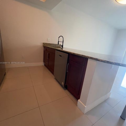7280 SW 90th St 205, Miami, FL 33156