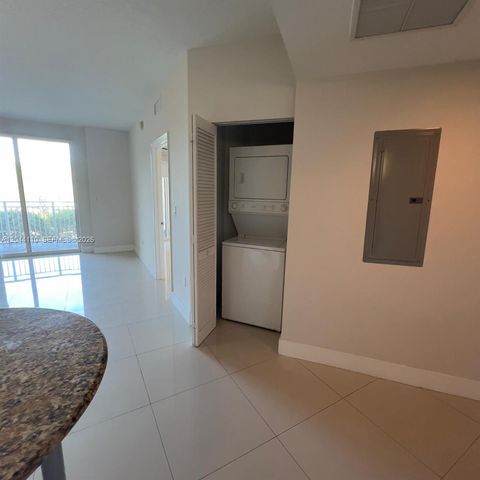 7280 SW 90th St 205, Miami, FL 33156