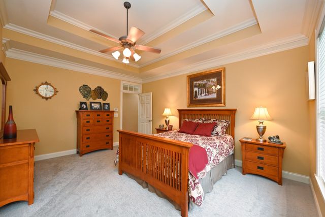 1043 Dorset Dr, Hendersonville, TN 37075