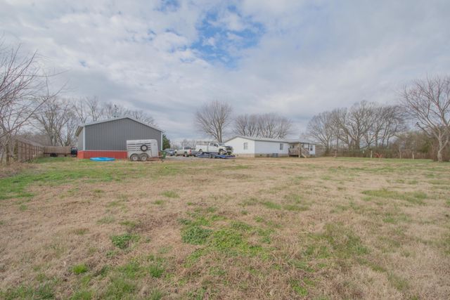 3750 Fall River Rd, Pulaski, TN 38478