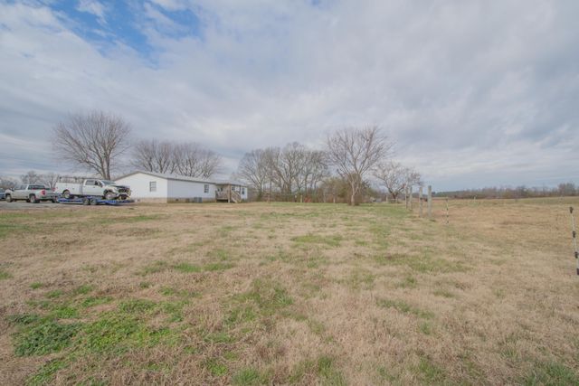 3750 Fall River Rd, Pulaski, TN 38478