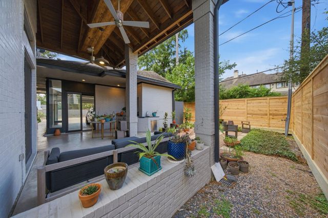 1601 Pine Chase Drive, Houston, TX 77055