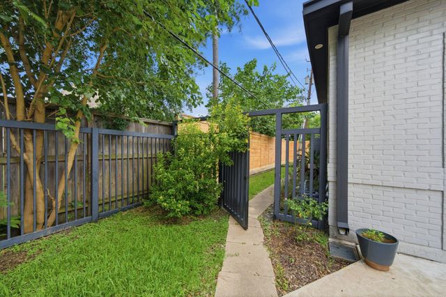1601 Pine Chase Drive, Houston, TX 77055