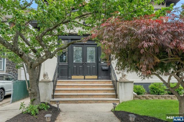 1016 Abbott Boulevard, Fort Lee, NJ 07024