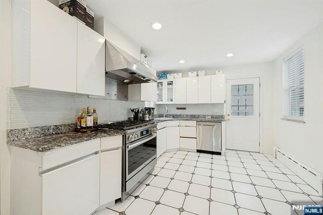 1016 Abbott Boulevard, Fort Lee, NJ 07024