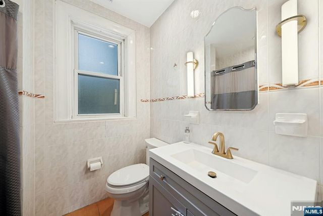 1016 Abbott Boulevard, Fort Lee, NJ 07024