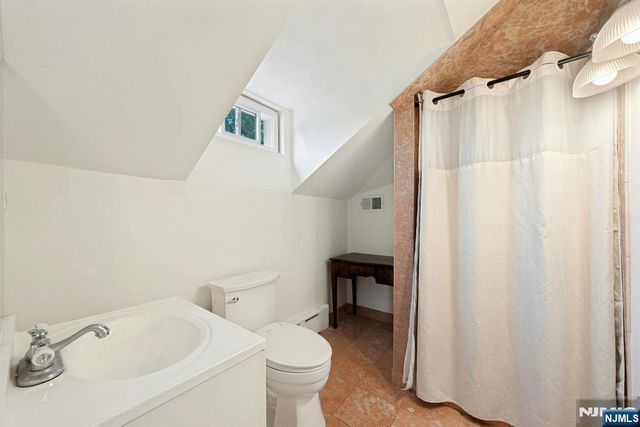1016 Abbott Boulevard, Fort Lee, NJ 07024