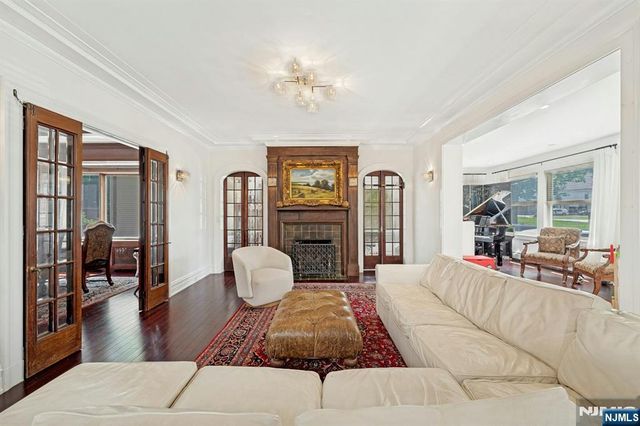 1016 Abbott Boulevard, Fort Lee, NJ 07024