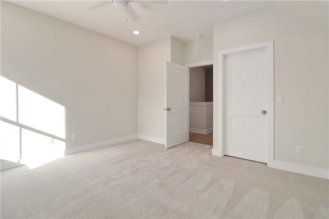 2084 N Dutton Place, Fayetteville, AR 72703