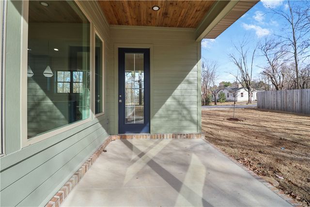 2084 N Dutton Place, Fayetteville, AR 72703