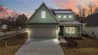 2084 N Dutton Place, Fayetteville, AR 72703