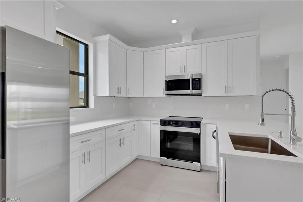 2208 NE 9th AVE, CAPE CORAL, FL 33909 — photo 2