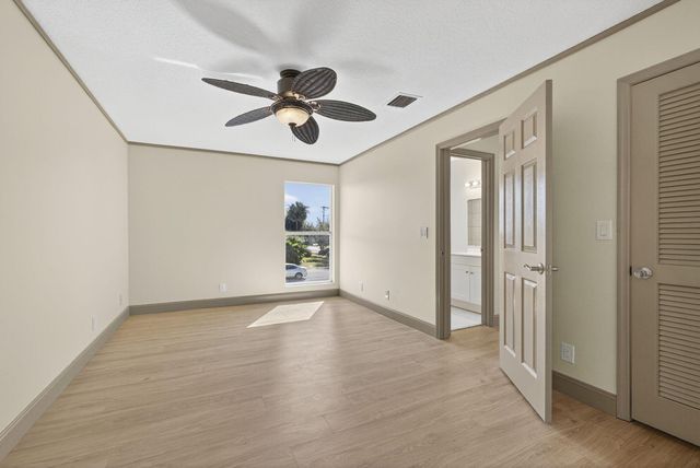 727 Hummingbird Way 6, North Palm Beach, FL 33408