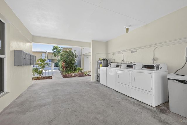 727 Hummingbird Way 6, North Palm Beach, FL 33408