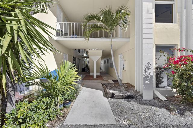 727 Hummingbird Way 6, North Palm Beach, FL 33408