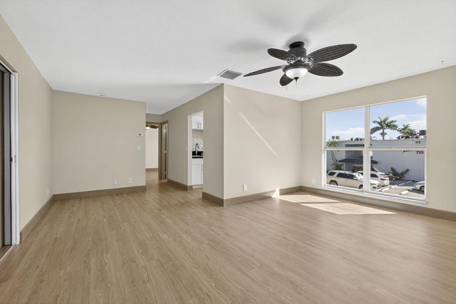 727 Hummingbird Way 6, North Palm Beach, FL 33408