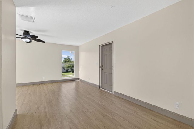 727 Hummingbird Way 6, North Palm Beach, FL 33408